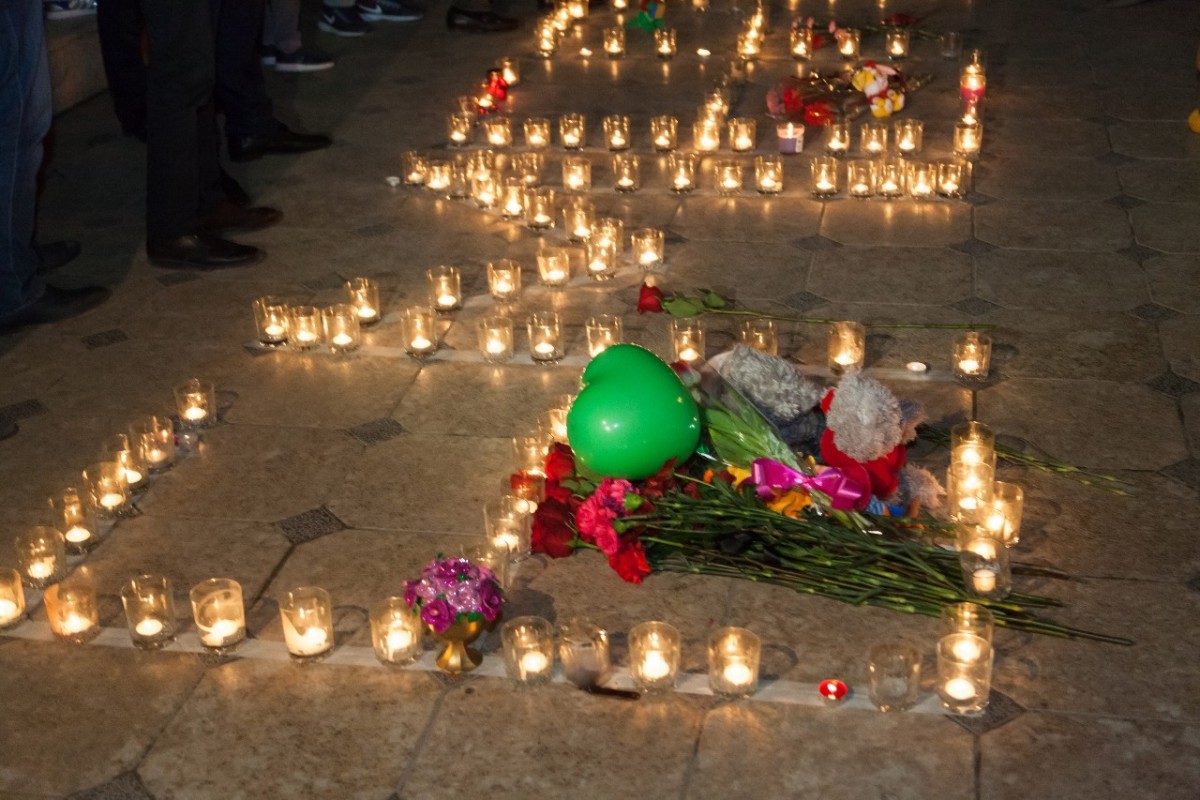 Скорбим фото со свечой 22.03. Свеча памяти. Свеча памяти и скорби. Свеча памяти погибшим. Акция свеча памяти.